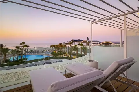 Radisson Larnaca Beach Resort in Ορόκλινη — foto 5