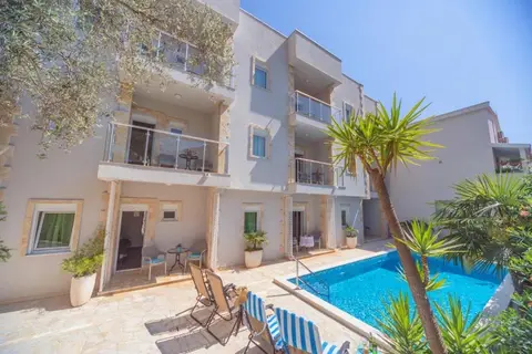 Apartments Fortunella in Petrovac na Moru