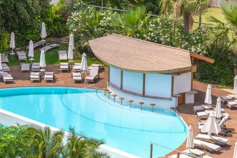 Sunrise Beach Hotel in Παραλίμνι — foto 27