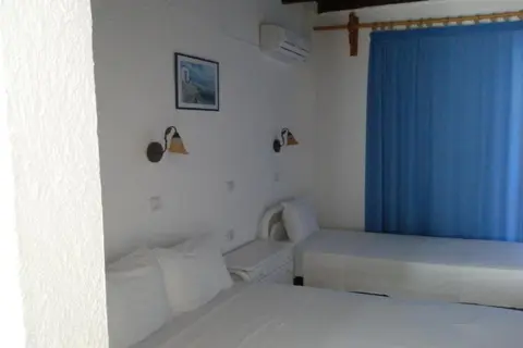 Avra Beach in Σαρακίνικο — foto 12