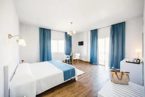 Mikes Kanarium City Hotel in Larnaca — foto 16