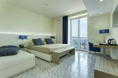 Lloyd's Baia Hotel in Vietri sul Mare — foto 17