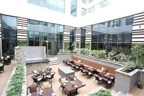 Metropolitan Hotel Dubai in Dubai — foto 18