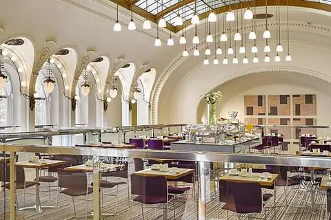 KK Central in Praag — foto 13