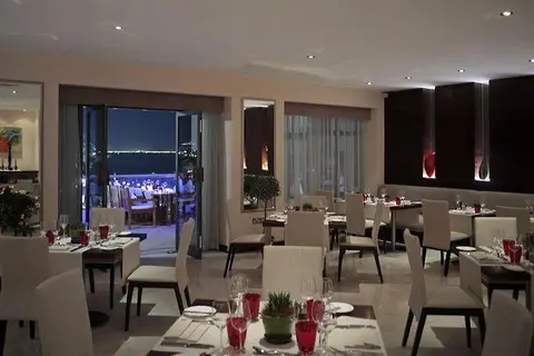 Crowne Plaza Muscat in Muskaatdruif — foto 21