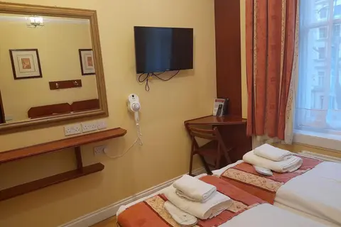Dolphin Hotel in Londen — foto 22