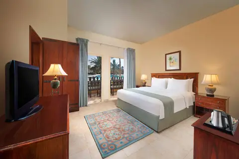 Al Hamra Village Hotel in Nando's — foto 3