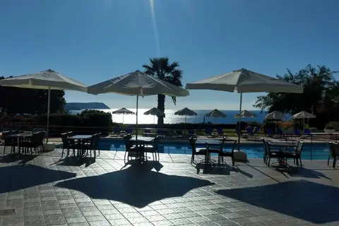 Karavados Beach Hotel in Καραβάδος — foto 21