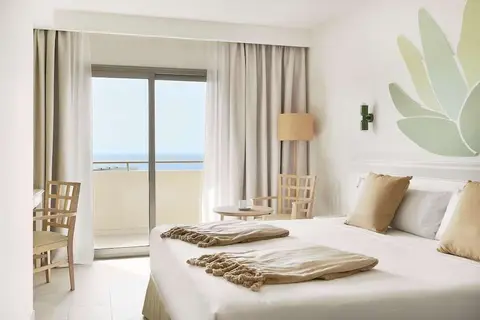 Iberostar Waves Gaviotas Park in Las Gaviotas — foto 23