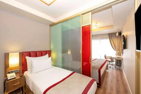 Ramada by Wyndham Istanbul Pera in Beyoğlu — foto 3