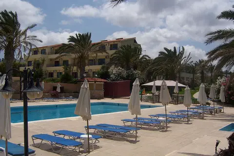 Vrachia Beach Hotel & Suites in Kissonerga — foto 3