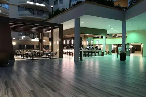 Doubletree by Hilton Newark Airport in Newark — foto 7