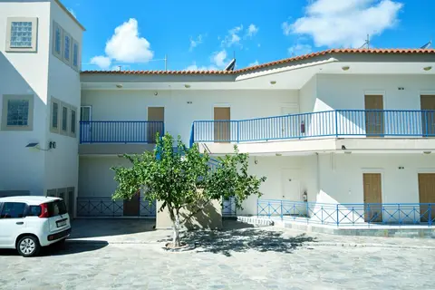 Golden Sun Hotel in Finikoundas