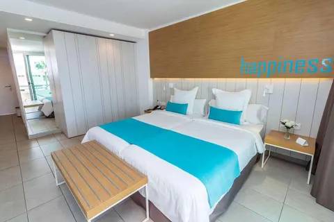 Akeah Broncemar foto 2