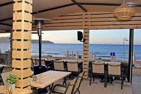 Esperides Beach Hotel Apartments in Κάτω Σταλός — foto 6