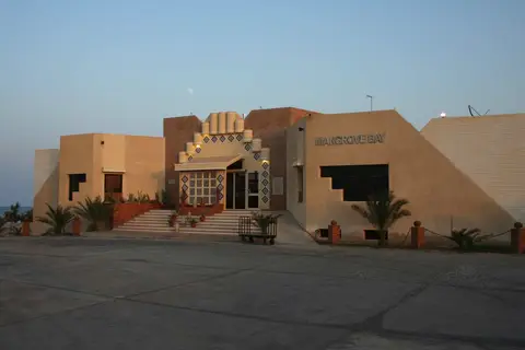Mangrove Bay Resort in القصير