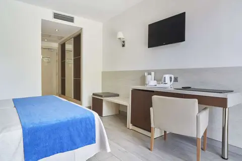 Invisa Hotel Club Cala Blanca in Santa Eulària des Riu — foto 16