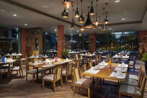 Outrigger Khao Lak Beach Resort in คึกคัก — foto 7