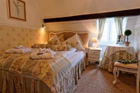 Burghaus en Villa Kronenburg foto 11