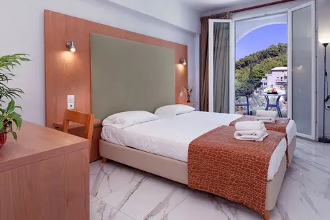 Hotel Punta in Καλύβια — foto 17