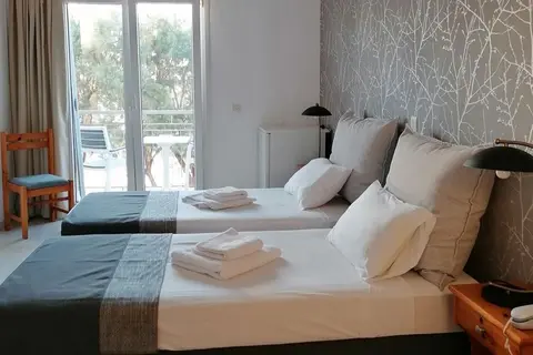 Ilion in Πέτρα — foto 3