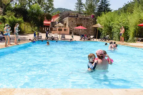 Flower Camping Le Mas De Champel in Les Ollières-sur-Eyrieux — foto 2