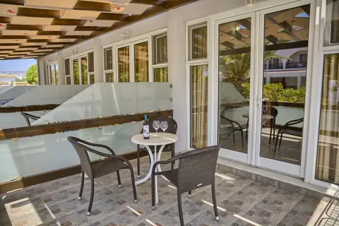 Alia Luxury Suites & Spa Beachfront Hotel in Χαράκι — foto 24