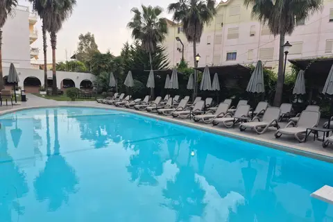 Flower Hotels & Resorts in Golem — foto 2