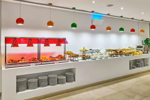 Ramada Hotel & Suites by Wyndham Dubai JBR in Dubai — foto 13