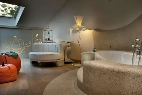 Chateau Monfort in Milaan, foto 15