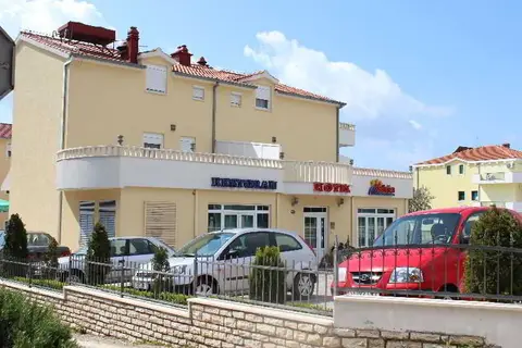 Hotel Adria in Kastel Stafilic — foto 11