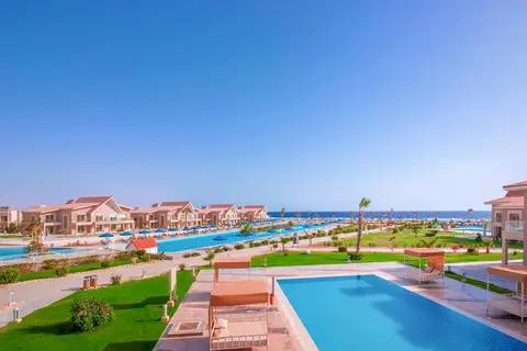 Pickalbatros Sea World Resort in القصير