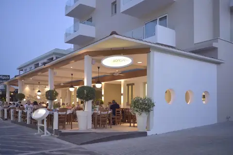 Sunrise Gardens Hotel in Παραλίμνι — foto 16