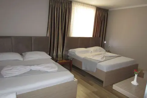 Freddy's Hotel in Tirana — foto 15