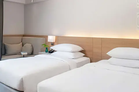 The Andaman Beach Hotel Phuket in ตำบลป่าตอง — foto 16
