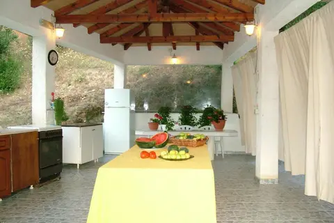 Angeliki Apartments in Δημοτική Ενότητα Λευκιμμαίων — foto 2