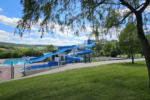 Camping Du Bois De Reveuge in Huanne-Montmartin — foto 28