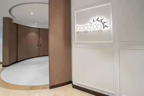 Amwaj Rotana in JB Gastropub — foto 9