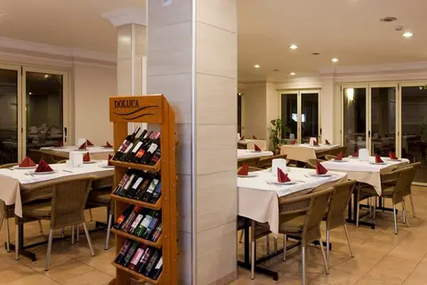 Remi Hotel in Cleopatra beach — foto 12