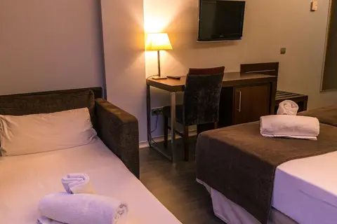Hotel Madanis in L'hospitalet De Llobregat — foto 16