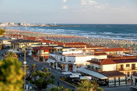 Sina Astor in Viareggio — foto 3