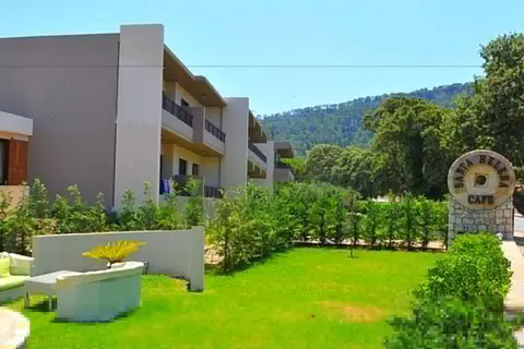 Santa Helena in Ιαλυσός — foto 28
