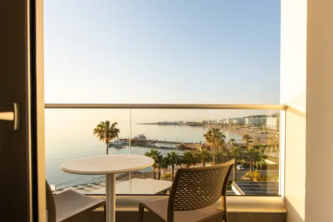 Evalena Beach Hotel in Παραλίμνι — foto 27