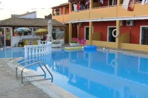 Alexis Pool Apartments in Σιδάρι