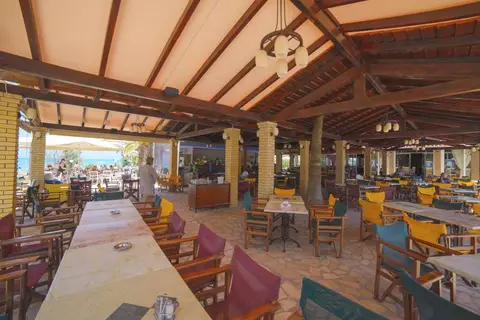 Angela Beach in Καρουσάδες — foto 7