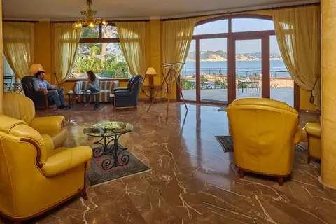Hotel Petit Cala Fornells in Peguera — foto 22