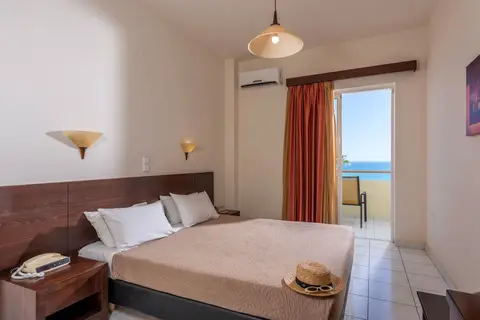 Theo Hotel in Agia Marina — foto 3