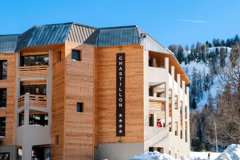 SOWELL RESIDENCES New Chastillon in Isola
