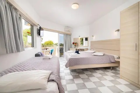 Sabina Hotel in Θεολόγος — foto 17