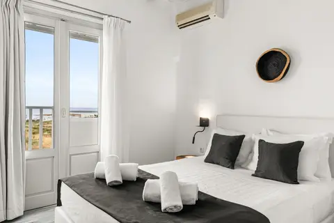 Mr & Mrs White Paros in Naoussa, foto 2